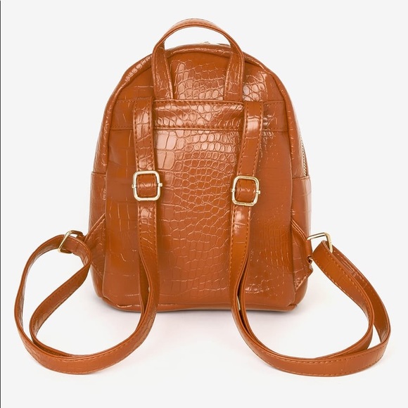 NWOT Lulu’s faux crocodile cognac backpack - Picture 3 of 7